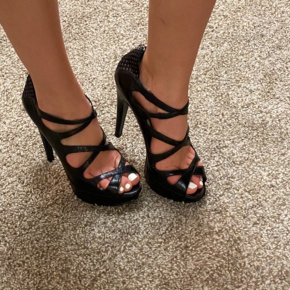 Guess Shoes - Black leather GUESS heels